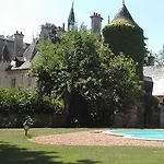 Alojamento de Acomodação e Pequeno-almoço Château De Nazé Vivy-saumur 3*