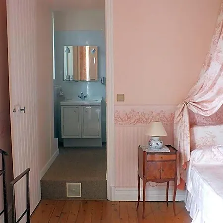 Chateau De Naze Vivy-saumur Bed & Breakfast