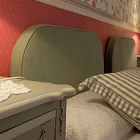 Chateau De Naze Vivy-saumur Bed & Breakfast 3*