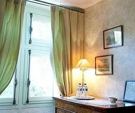 Chateau De Naze Vivy-saumur 住宿加早餐酒店