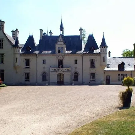Château De Nazé Vivy-saumur Alojamento de Acomodação e Pequeno-almoço
