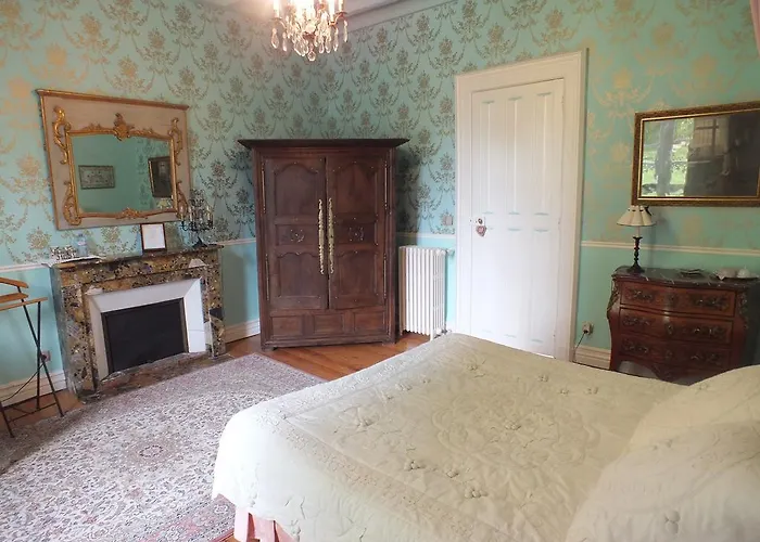 Château De Nazé Vivy